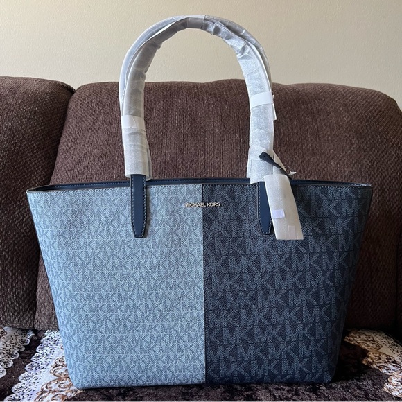 MICHAEL KORS Logo Jet Set Travel Two Tone Navy Multi Tote Shoulder Bag NWT - Picture 2 of 15